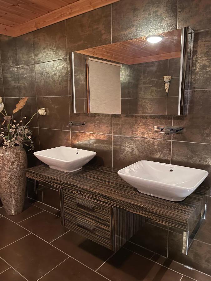 Tomatin - Luxury Two Bedroom Log Cabin With Hot Tub Berwick Upon Tweed Exterior photo