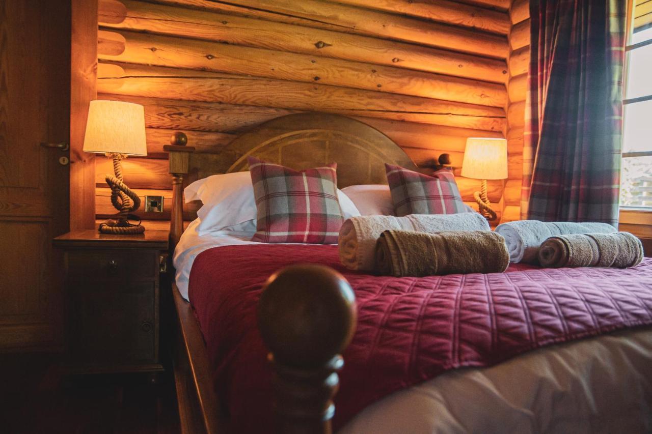 Tomatin - Luxury Two Bedroom Log Cabin With Hot Tub Berwick Upon Tweed Exterior photo