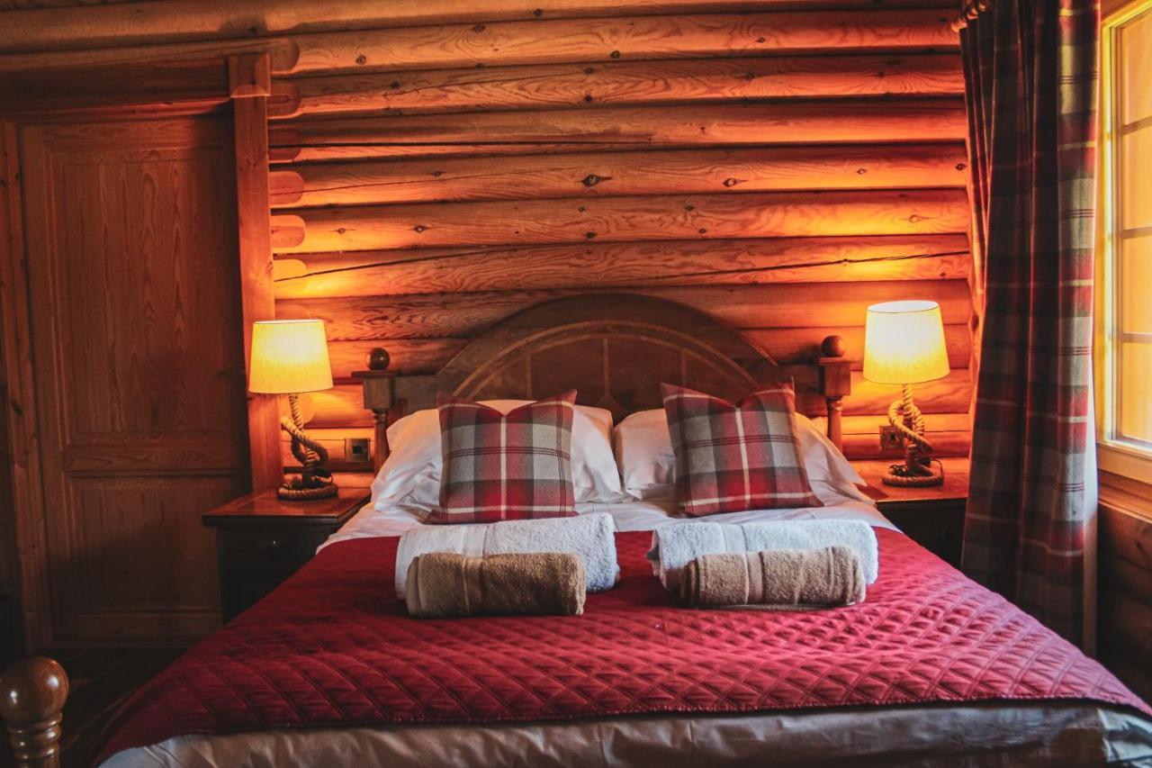 Tomatin - Luxury Two Bedroom Log Cabin With Hot Tub Berwick Upon Tweed Exterior photo
