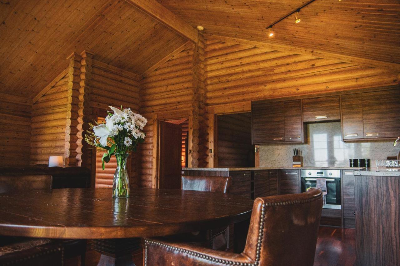 Tomatin - Luxury Two Bedroom Log Cabin With Hot Tub Berwick Upon Tweed Exterior photo