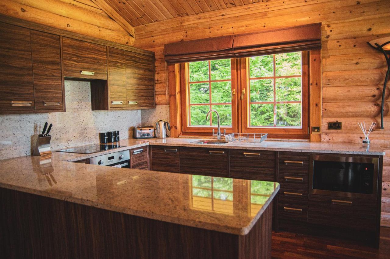 Tomatin - Luxury Two Bedroom Log Cabin With Hot Tub Berwick Upon Tweed Exterior photo